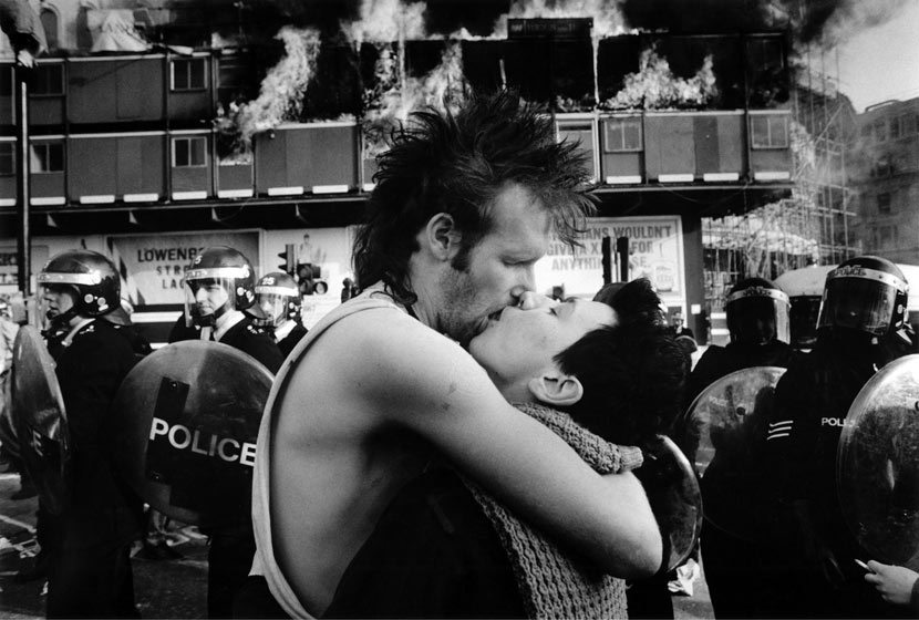 Poll-tax-riots-kiss-001