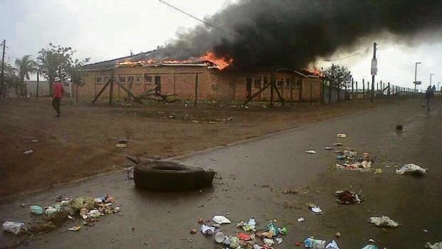 Mtubatuba residents burn down community hall