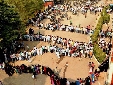 india-bank-queue